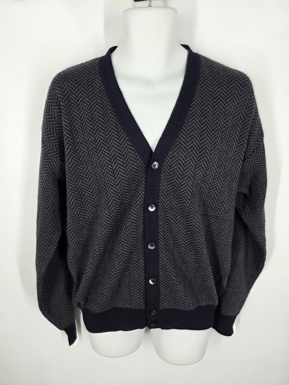 Roundtree & Yorke Vintage Chevron Herringbone Cardigan Sweater Gray Wool Blend L